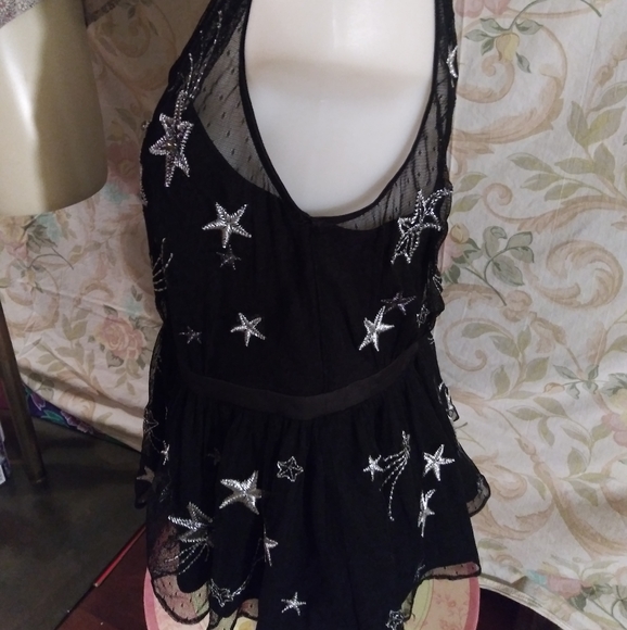 EXPRESS Embroidered Star Mesh Top - Picture 4 of 8